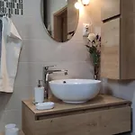 Anima Mea, Nyaraló Zára